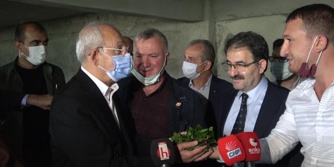 Kılıçdaroğlu'na Rize'de çay üreticileri yerine CHP'li başkanın oğlu bilgi verdi