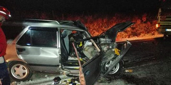 Balıkesir'de otomobil ile tankerin çarpışması sonucu 2 kişi öldü