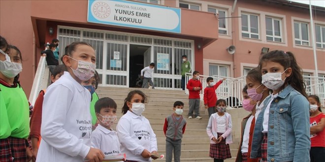 Öğrencilerden oluşan 'Kovid-19 timleri' işbaşında