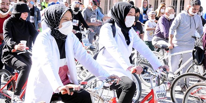 Sağlık çalışanları, 'Doktorlar Bisiklet Turu'nda pedal çevirdi