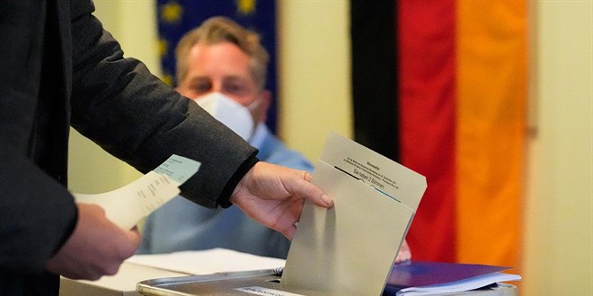 Almanya'daki genel seçimlerden Sosyal Demokrat Parti birinci çıktı