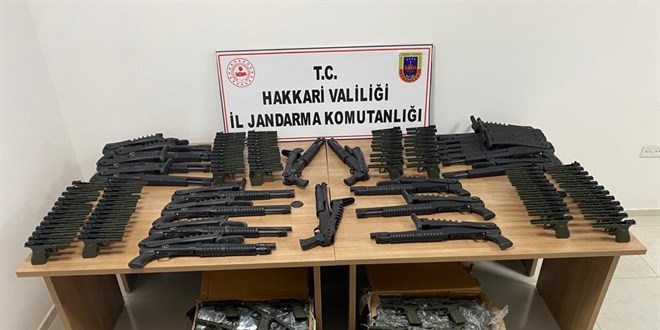 Hakkari'de 22 av tüfeği ve 380 tabanca gövdesi ele geçirildi