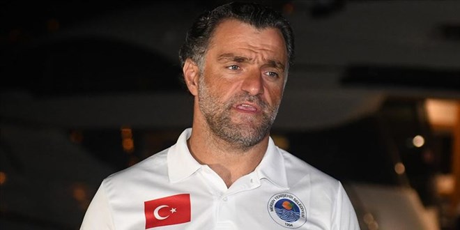 Deniz kirliliğine dikkati çekmek için Mersin'den KKTC'ye yüzüyor