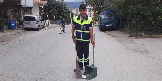 Temizlik görevlisi yaptığı kalp masajıyla hayat kurtardı