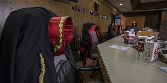 FETÖ'den yeniden yargılanan darbeci komutanlara ceza yağdı