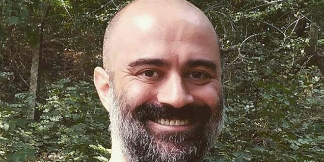 Pedofili oyuncuyu sosyal medya hesabı yakalattı