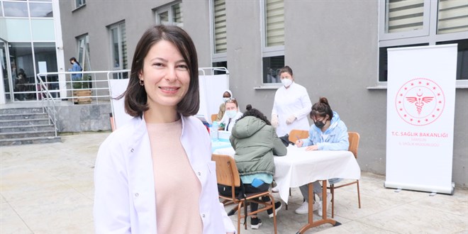 Yurtta kalan üniversite öğrencilerine Kovid-19 aşısı yapılıyor