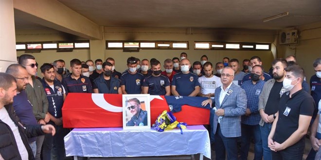 Manisa'da genç itfaiyeci son yolculuğuna itfaiye aracıyla gitti