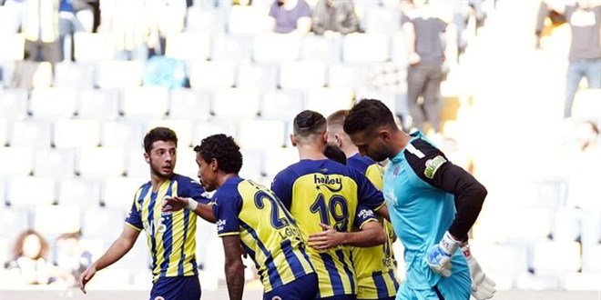 Fenerbahçe, liderlik koltuğunu korudu
