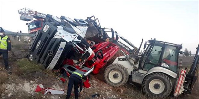 Kütahya'da beton mikseri devrildi, sürücü öldü, bir kişi yaralandı
