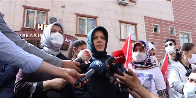 TBMM Başkanı Şentop'un eşi Sabriye Şentop, Diyarbakır annelerini ziyaret etti