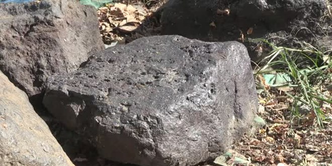 Malatyalı çiftçi, bulduğu gök taşlarından birini üniversiteye bağışlayacak