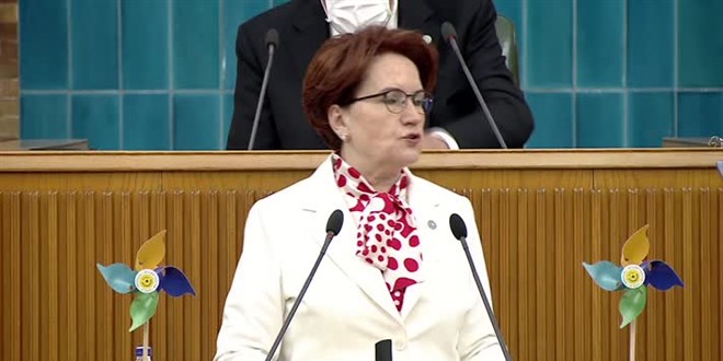 Akşener, grup toplantısında kebapçıyı kürsüye çıkardı