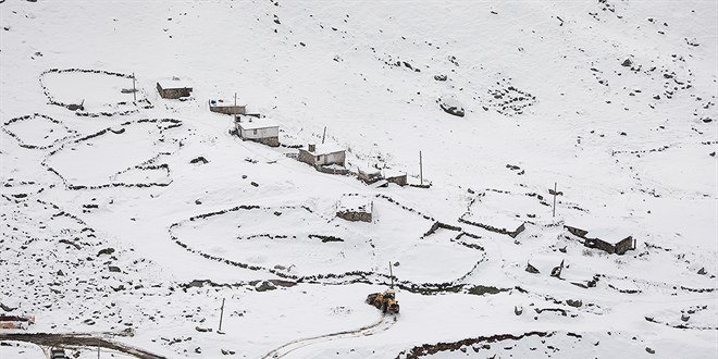 Rize'nin yüksek kesimlerinde kar yağışı etkili oldu