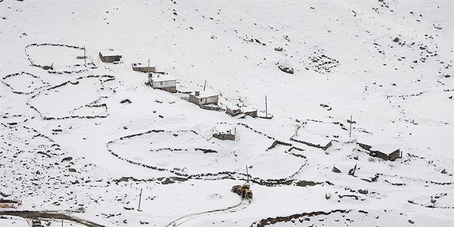 Rize'nin yksek kesimlerinde kar ya etkili oldu