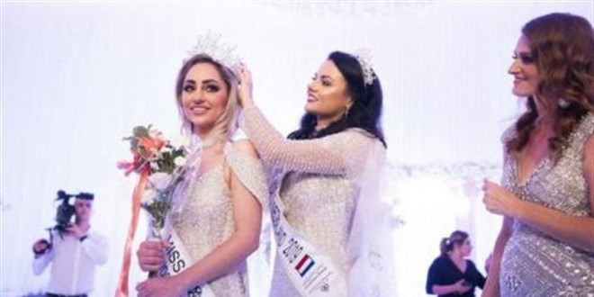 Aşı olmayı reddeden tescilli güzel Miss World'e katılamayacak