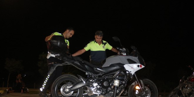 Otomobille çarpışan motosikletli 2 yunus polisi yaralandı