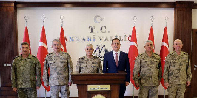 Orgeneral Arif Çetin, Hakkari'de ziyaretlerde bulundu