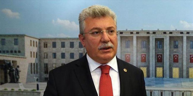 Akbaşoğlu sordu: Başbakan partili olacak mı olmayacak mı?