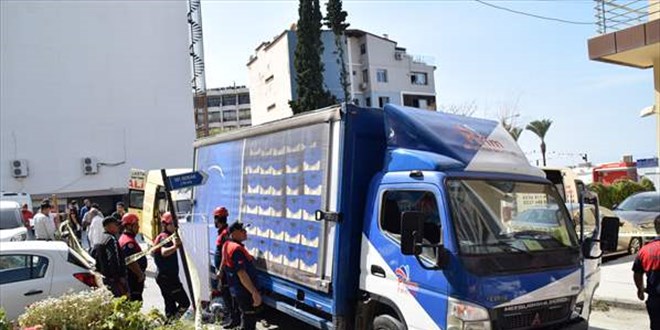 Geri manevra yapan kamyonun çarptığı kadın öldü