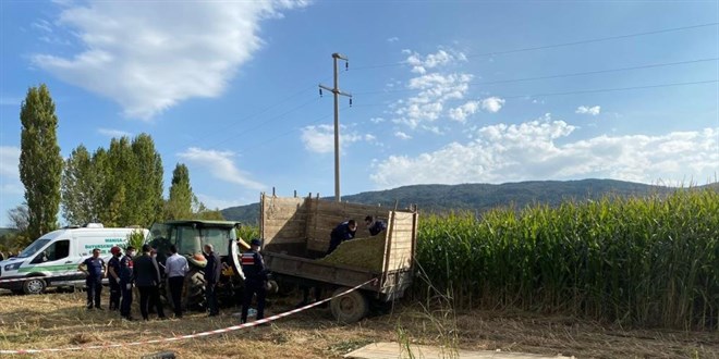 Silaj makinesine kaplan 3 yandaki ocuk hayatn kaybetti