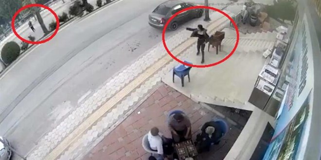 Satırla saldıran sevgilisinin tutuksuz yargılanmasını istedi