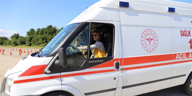 Ambulans şoförlerine sürüş teknikleri eğitimi