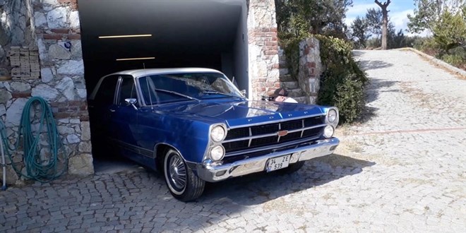 Otomobiline gözü gibi bakıyor: Kendisi 62 arabası 54 yaşında