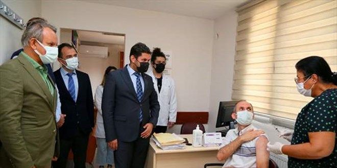 Yerli aşı TURKOVAC, İzmir'de gönüllülere uygulanmaya başlandı