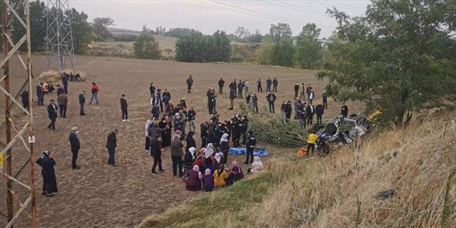 Tekirdağ'da şarampole devrilen otomobildeki 3 kişi öldü