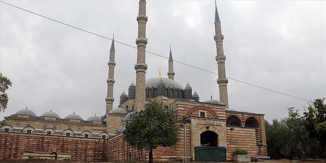 Selimiye Meydanı düzenleme çalışmaları devam ediyor