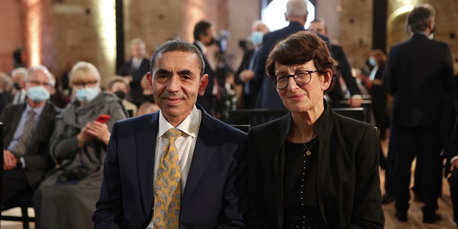 Dr. Türeci ve Dr. Şahin'e 'İmparatoriçe Theophano' ödülü