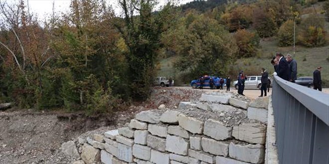 Karabük'te kuvvetli sağanak nedeniyle yıkılan köprü ulaşıma açıldı