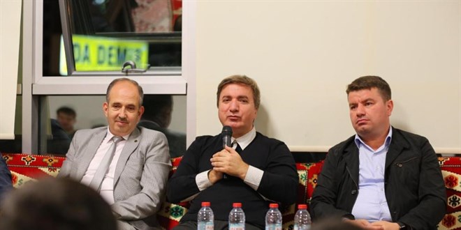 Öğrenciler çaldı, vali ve belediye başkanı söyledi