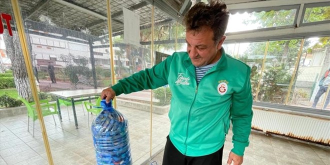 5 yıldır her gün 12 kilometre yürüyerek mavi kapak topluyor