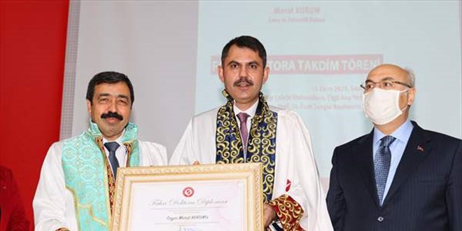 Katip Çelebi Üniversitesinden Bakan Kurum'a 'fahri doktora'