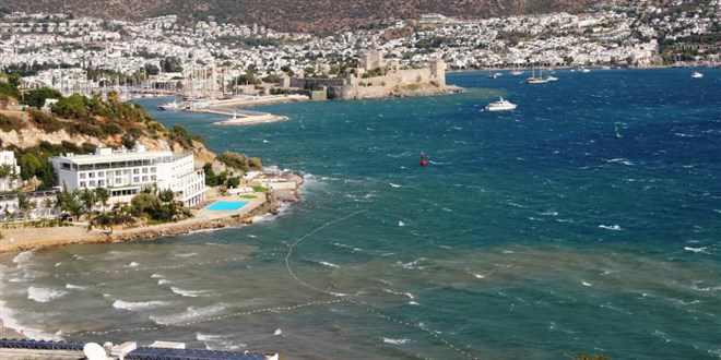 Bodrum'da denizin rengi deiti, frtnann hz 70 kilometreye ulat