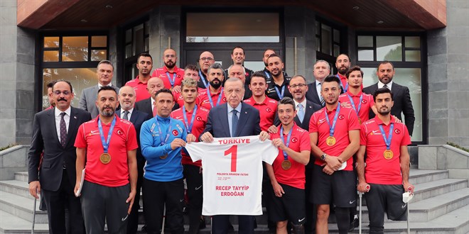 Cumhurbaşkanı, Ampute Futbol Milli Takımı'nı kabul etti
