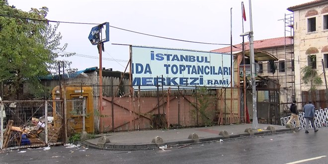 Rami Kuru Gıda Hali'nde yıkım devam ediyor