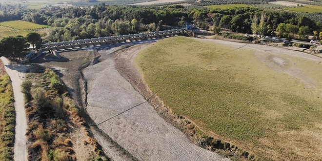 Kuraklk Ege'nin can suyu Gediz Nehri'ni de etkiledi