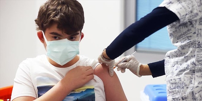Pfizer-BioNTech aşısının gençlerde etkinliğini kanıtladı