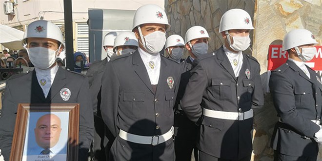 Kalp krizi geçiren polis memuru son yolculuğuna uğurlandı