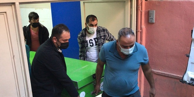 Adana'da eşlerin bıçaklı kavgasında kadın yaralandı, kocası öldü