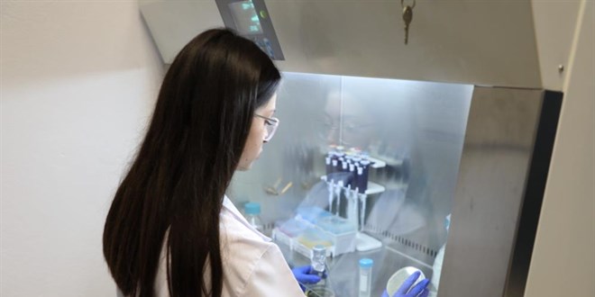 Genetik öğrencisi Buket Yıldırım Kovid-19 projesiyle ödül aldı