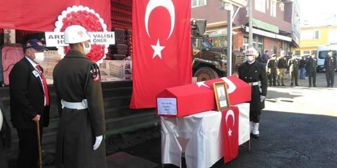 Bir asker nöbet esnasında geçirdiği kaza sonucu şehit oldu