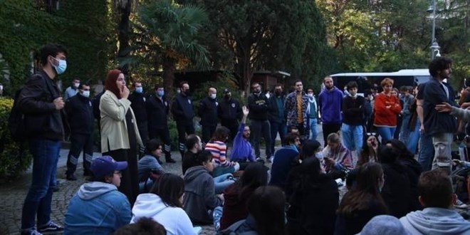 Boğaziçi'nde gözaltına alınan 45 kişiden 3'ü adliyeye sevk edildi
