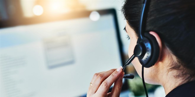 Müşterinin yüzüne telefonu kapattı işten atıldı!