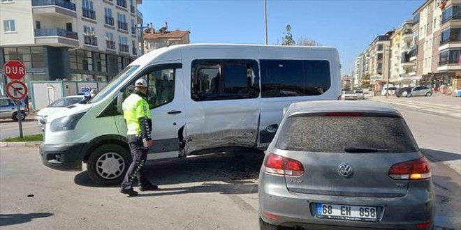 Yaralanan öğrencileri bırakıp basın mensuplarına saldırdılar