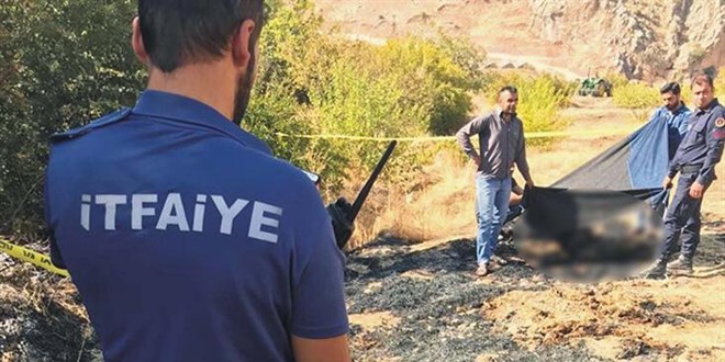 Anız yakarken alevlerin arasında can verdi