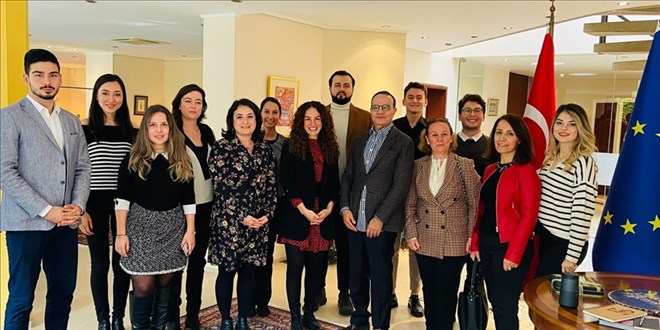 Lisede kurduğu hayali, AB'nin başkentinde gençlerle paylaştı